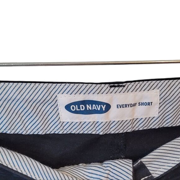 Old Navy Black Everyday Short Women's Size 10 - Picture 3 of 6